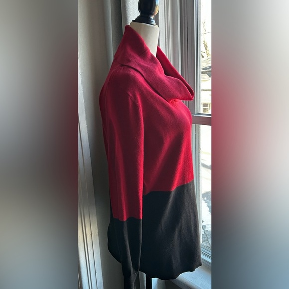 BNWT northern reflections size medium red and black - Picture 2 of 8